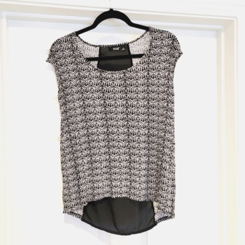 a.n.a. flowy printed shirt with back panel